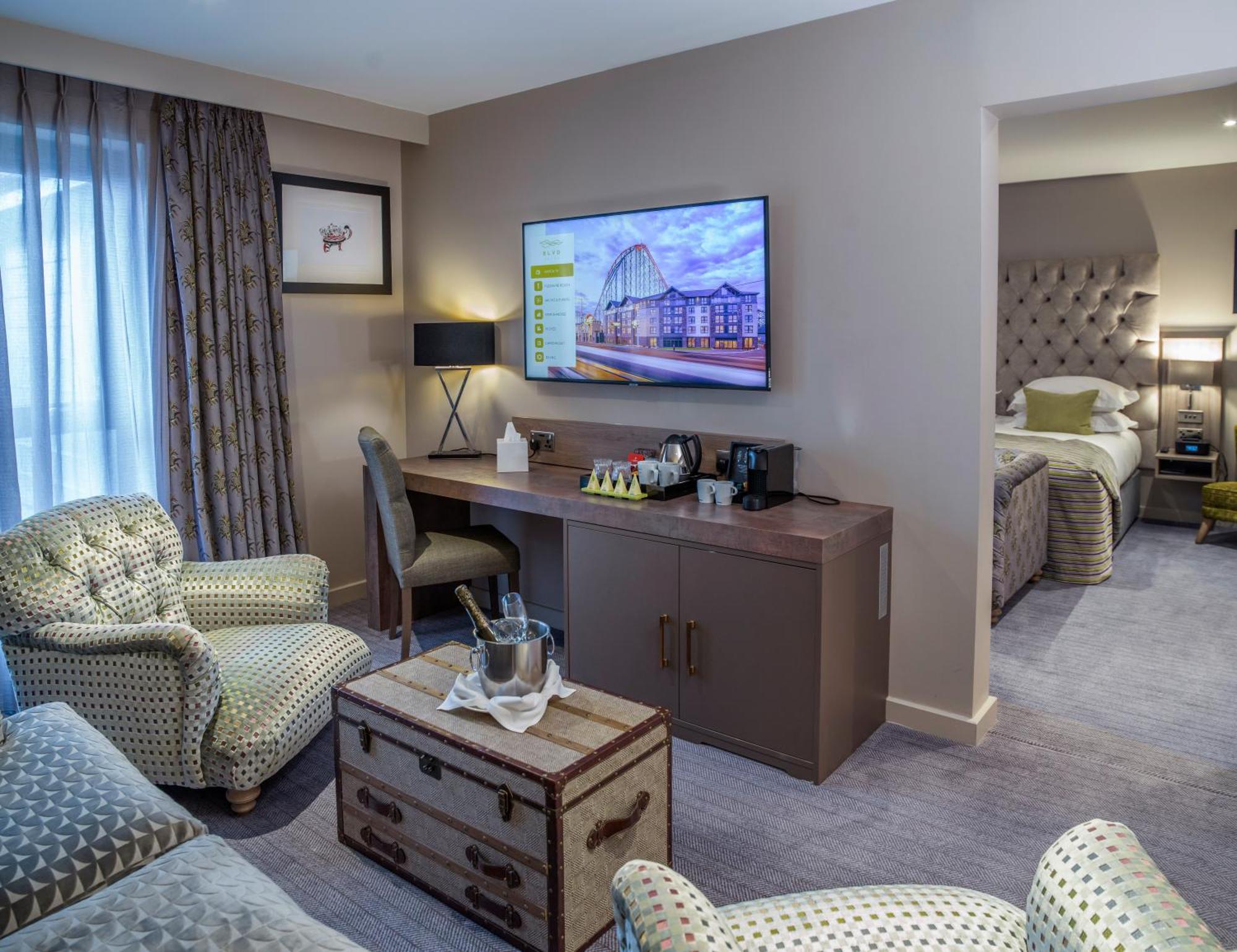 Boulevard Hotel Блекпул Екстериор снимка A suite at the hotel