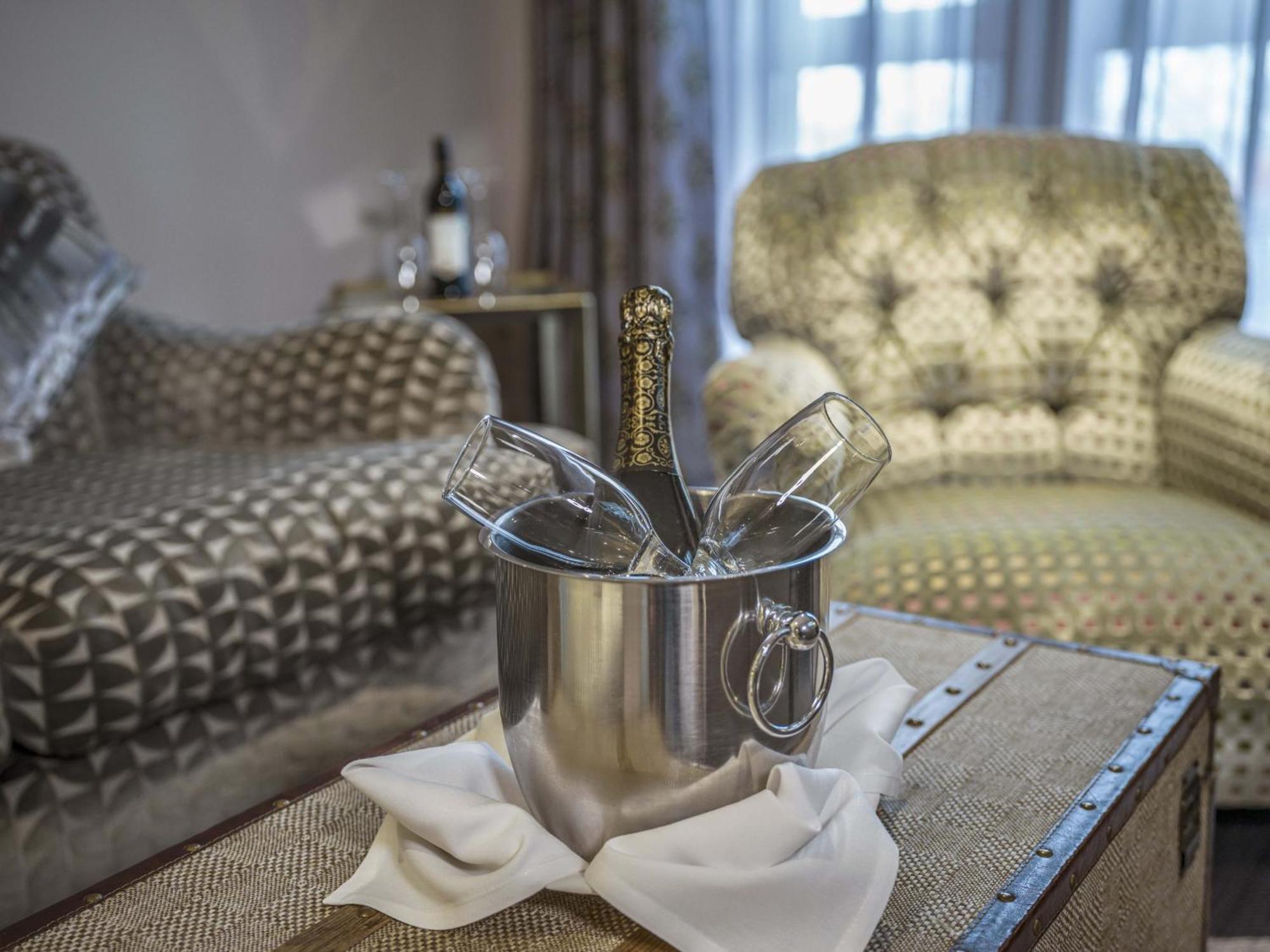 Boulevard Hotel Блекпул Екстериор снимка Champagne bucket