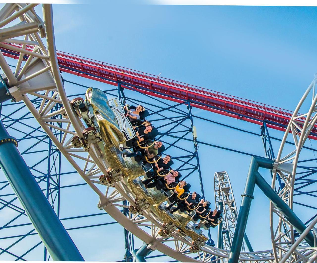 Boulevard Hotel Блекпул Екстериор снимка The Dragon roller coaster
